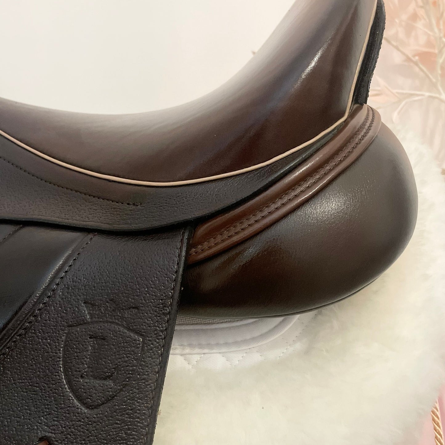 17.5” Wide Lovas Liberty monoflap Dressage Saddle