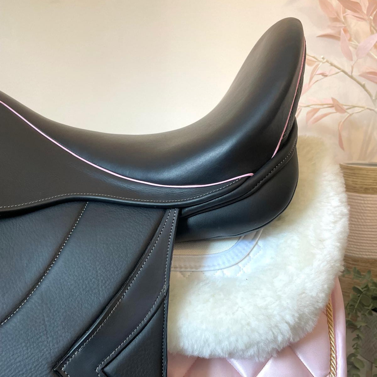 18” Legato Dressage Saddle