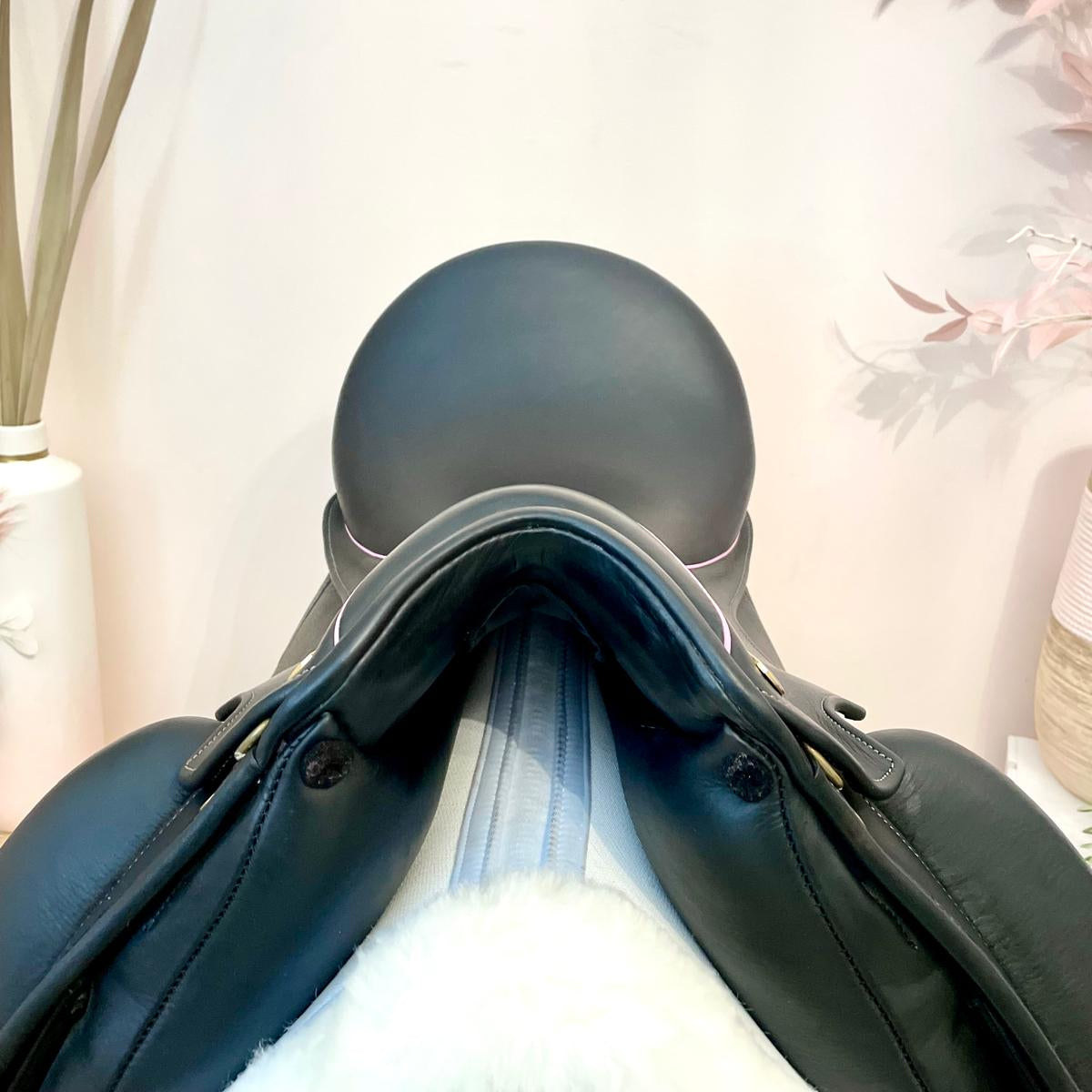 18” Legato Dressage Saddle